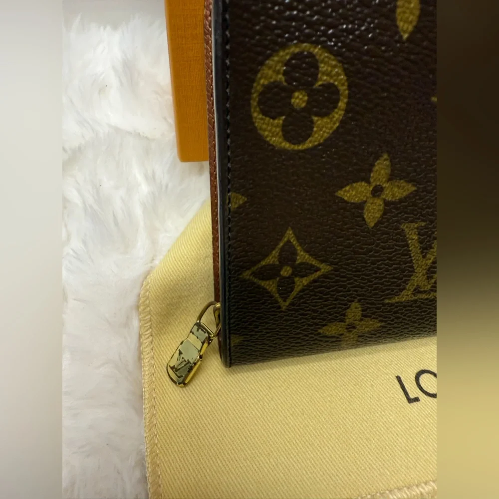LOUIS VUITTON- TH0011 Zippy Wallet Monogram Canvas - Picture 2 of 12
